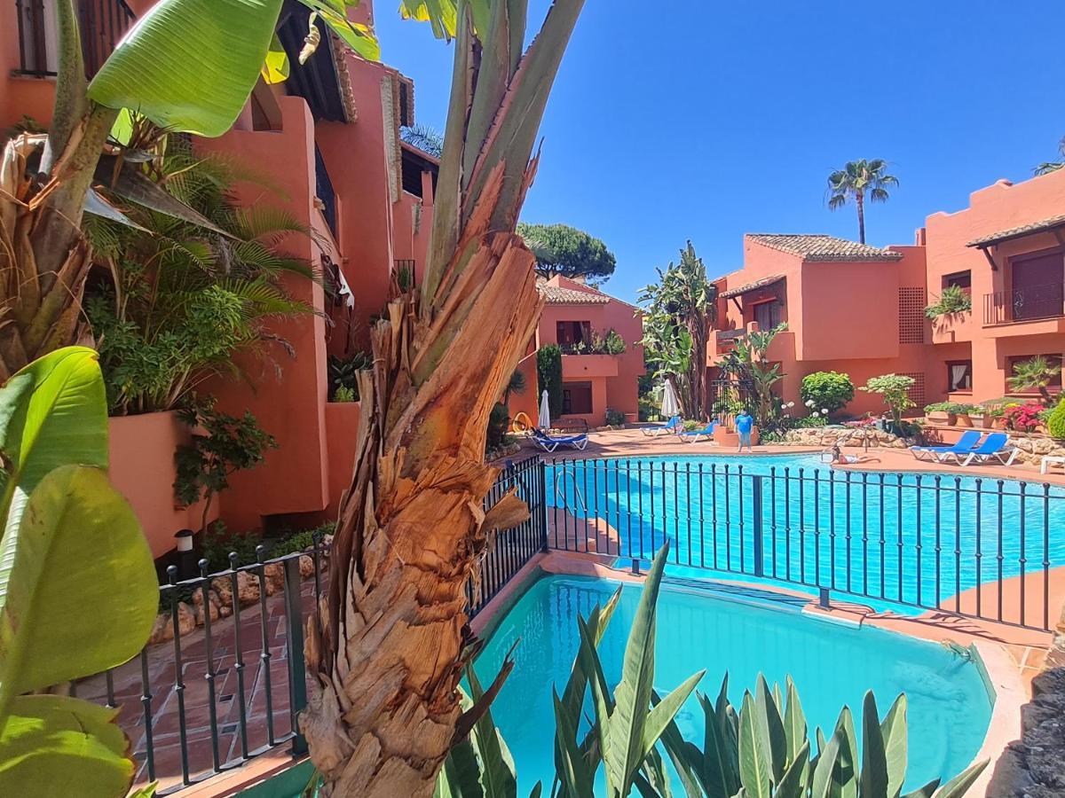 Luxury 2-Bed Apartment In Elviria W Pool Marbella Eksteriør billede