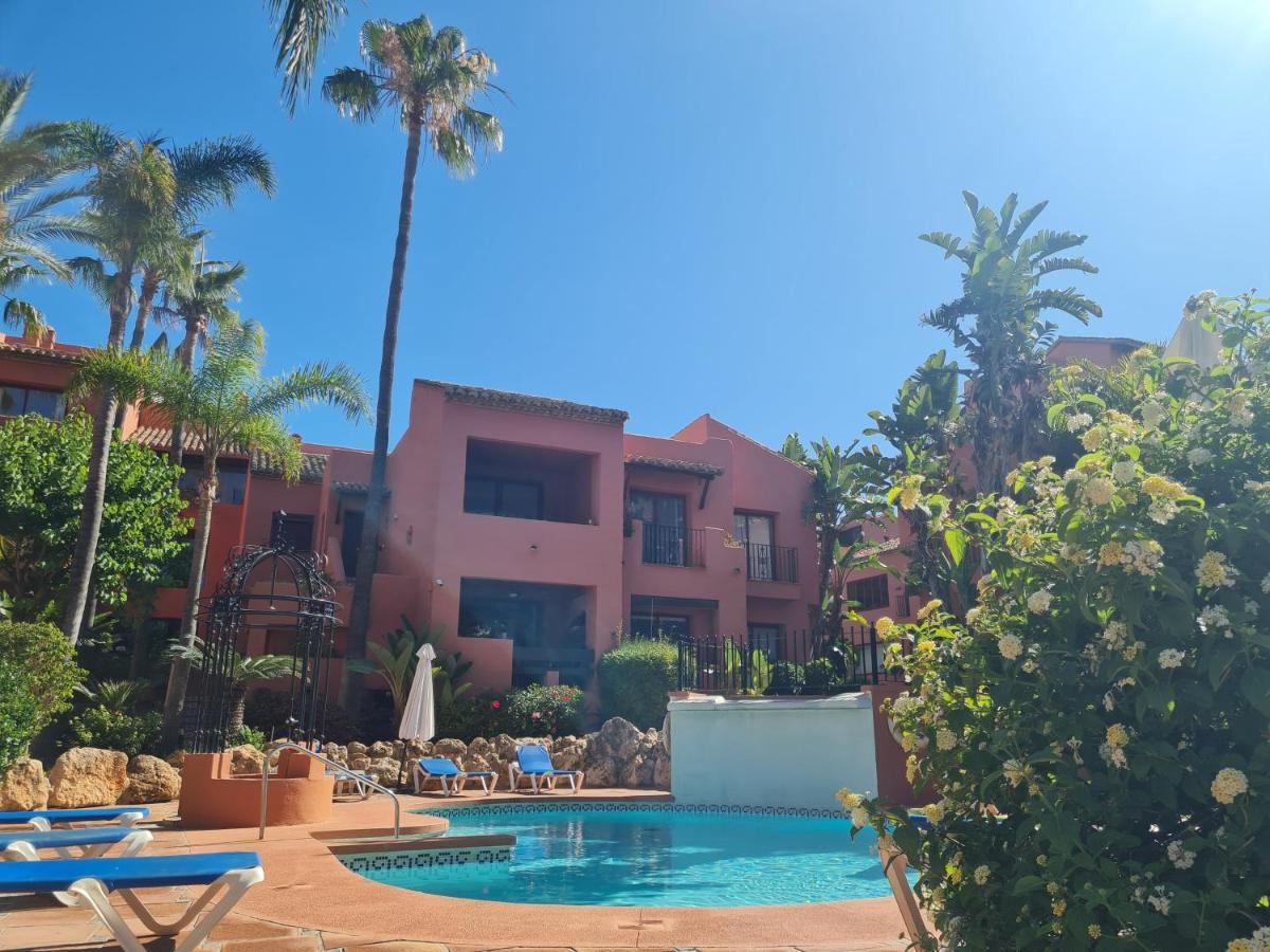 Luxury 2-Bed Apartment In Elviria W Pool Marbella Eksteriør billede